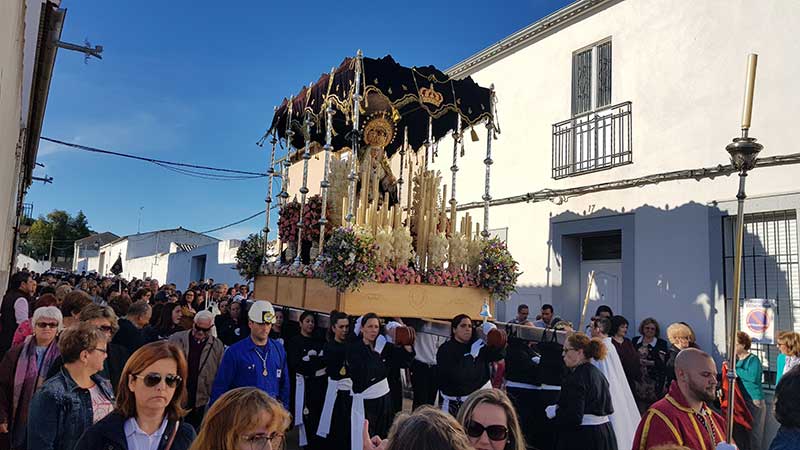 Procesi�n de la Virgen de los Dolores en Pe�arroya