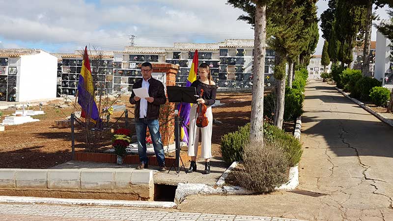 IU rinde un homenaje a los ca�dos en defensa de la Rep�blica
