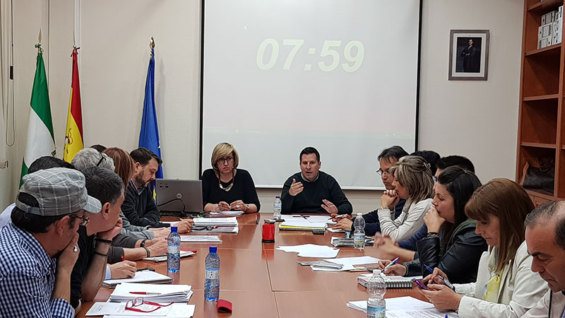 El Gobierno de Pe�arroya sigue en el aire