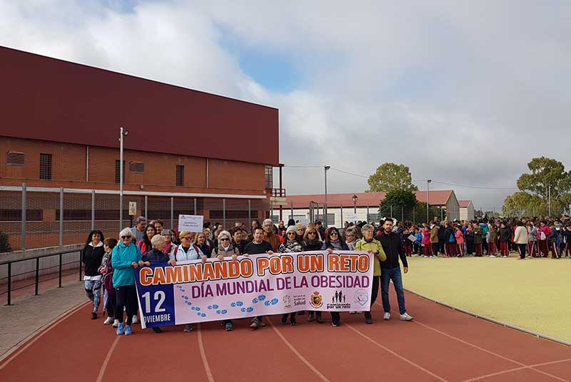 M�s de 600 escolares participan en la actividad caminando por un reto