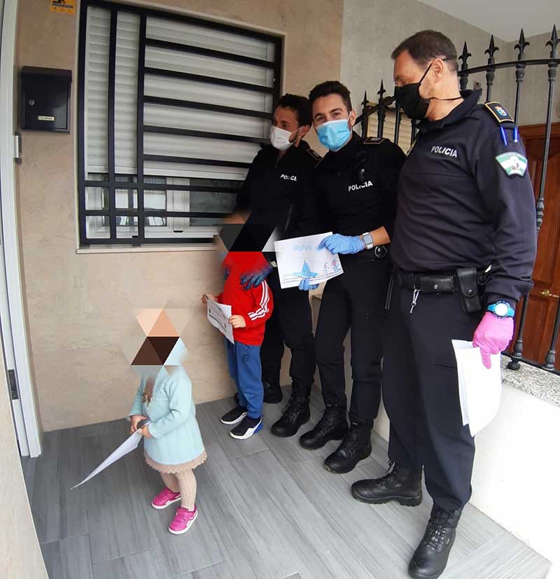 Entrega diplomas a los m�s peque�os