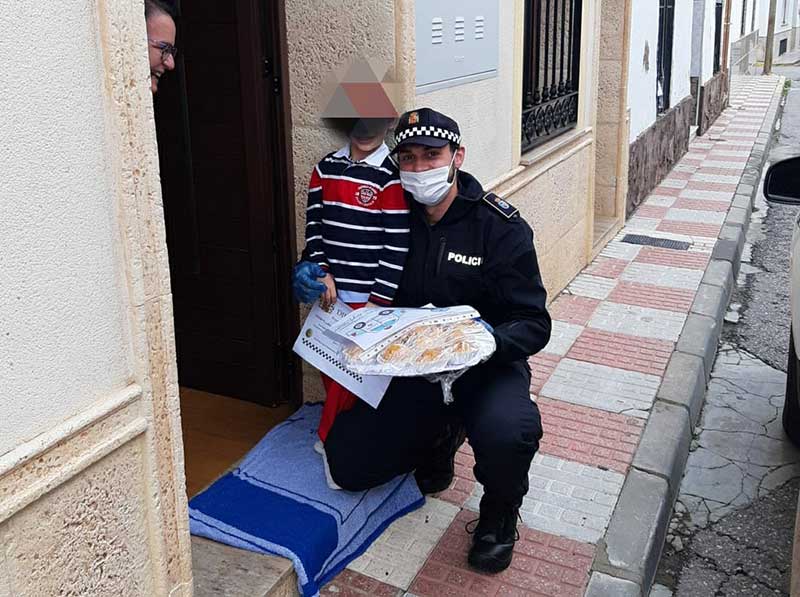 Entrega diplomas a los m�s peque�os