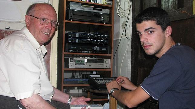 Dice adi�s �el cura de los karaokes� 