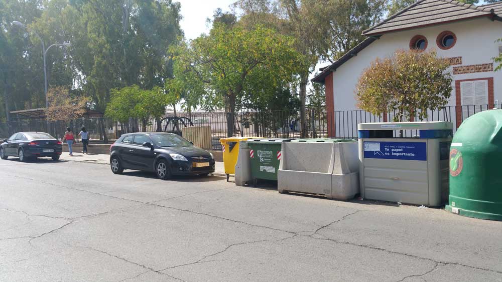 Pe�arroya decide cerrar los contenedores y amenaza con multas