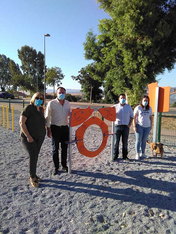 Inaugurado un parque canino en Pe�arroya-Pueblonuevo
