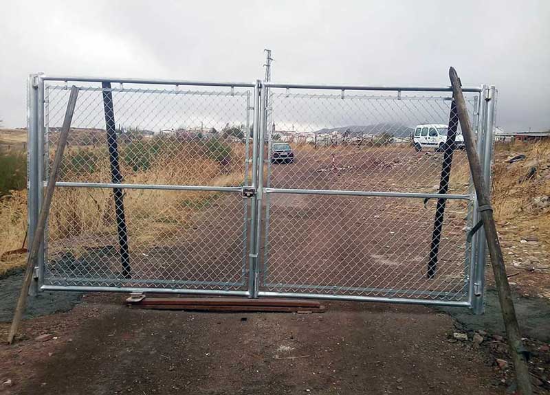 Puerta para frenar los vertidos de escombros 