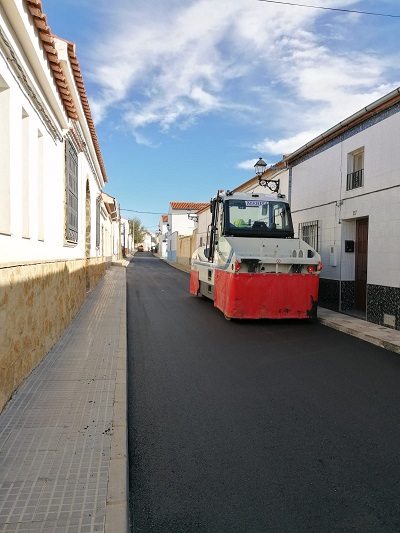Mejora el firme de las calles Dos de Mayo y Sevilla