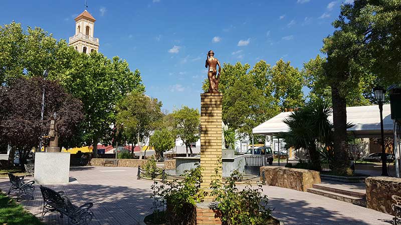 Plaza Virgen del Rosario, distrito de Pe�arroya