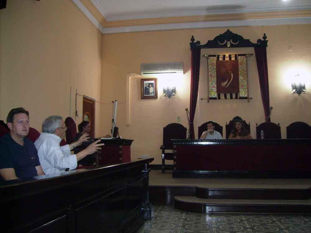 S�lo dos concejales de la oposici�n al termino del Pleno