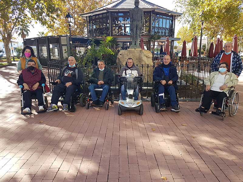 Personas en silla de ruedas protestan en Peñarroya-Pueblonuevo