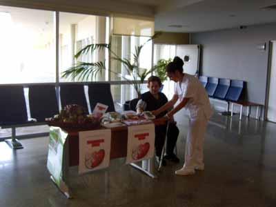 Mesa informativa sobre las enfermedades cardacas