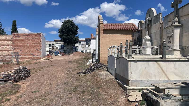 Intervención en el cementerio francés de Peñarroya-Pueblonuevo