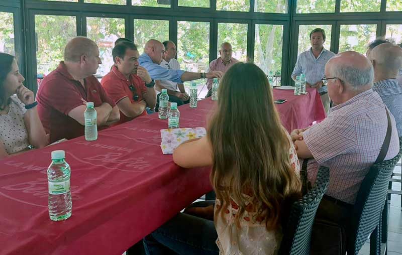 Antonio Repullo se rene con empresarios