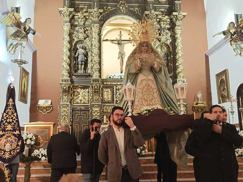 Rosario de la Aurora en el centro de la Iglesia