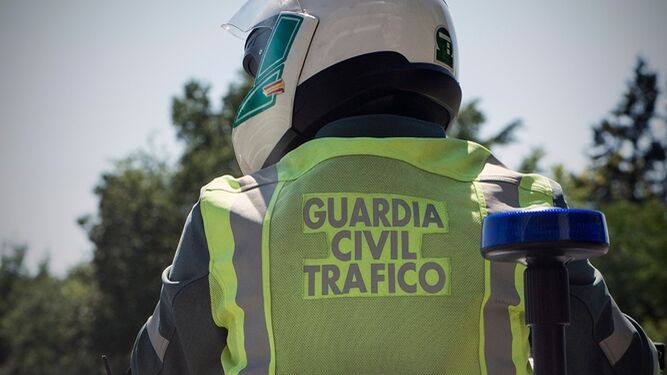 Un agente de la Guardia Civil de Tráfico