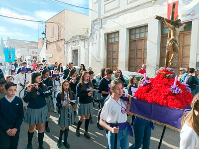 Toda la comunidad educativa particip en la procesin