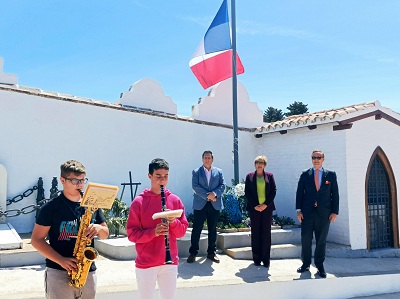 Tocando el himno  francs