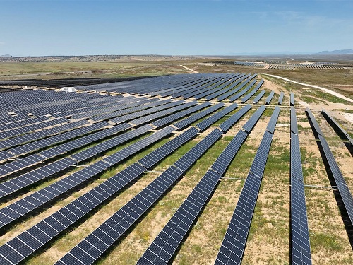 `Incgnitas y escepticismo rodean el proyecto fotovoltaico en Pearroya`