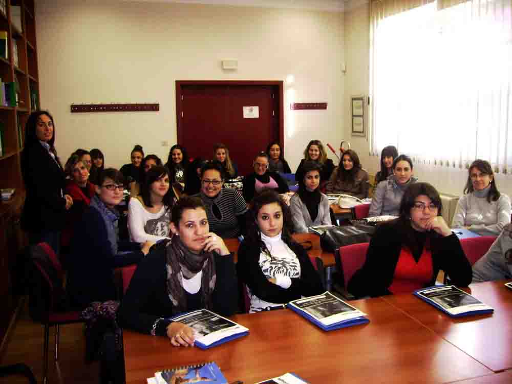 Veinte mujeres se forman en nuevas técnicas de marketing y venta LA JORNADA SE IMPARTIÓ EN LAS INSTALACIONES DE LA MANCOMUNIDAD DEL VALLE DEL GUADIAT