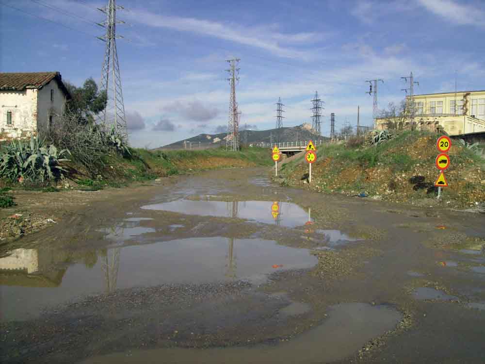 Inaccesible acceso a la barriada de la Estaci�n