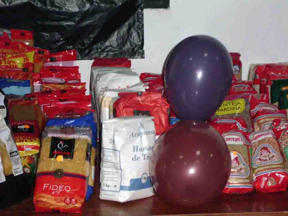 Recogida de alimentos y juguetes