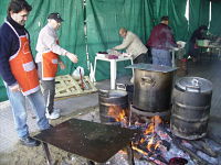 Muchos voluntarios colaboraron en la matanza