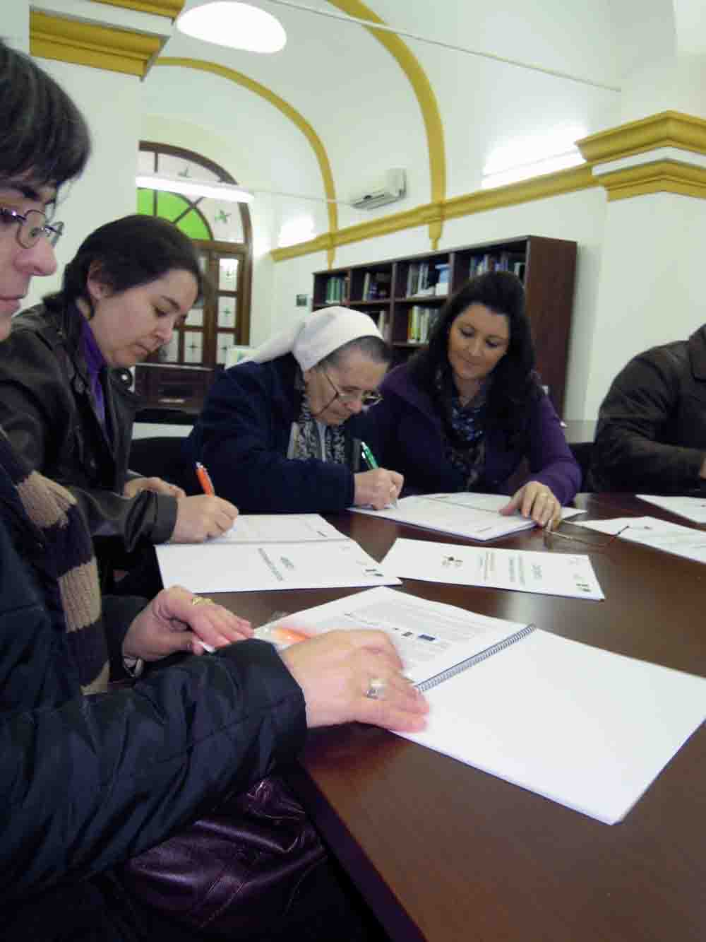 Firma de once nuevos contratos