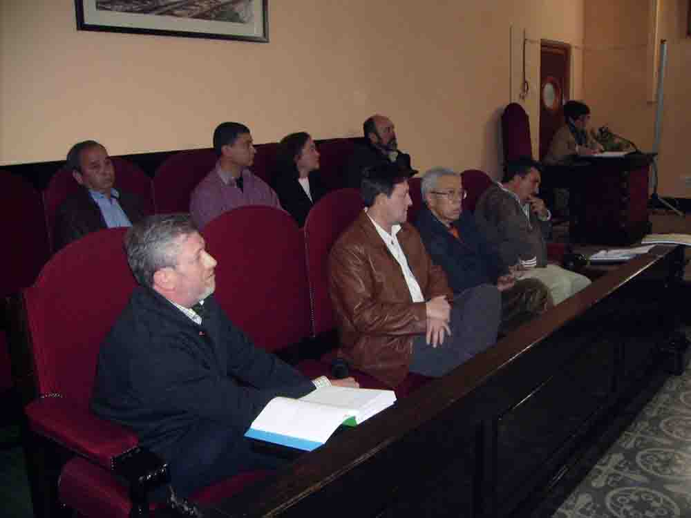 Miembros de la oposici�n en Pe�arroya