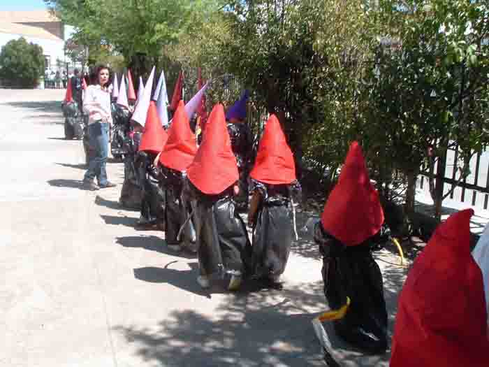 Procesi�n en el CEIP Eladio Le�n