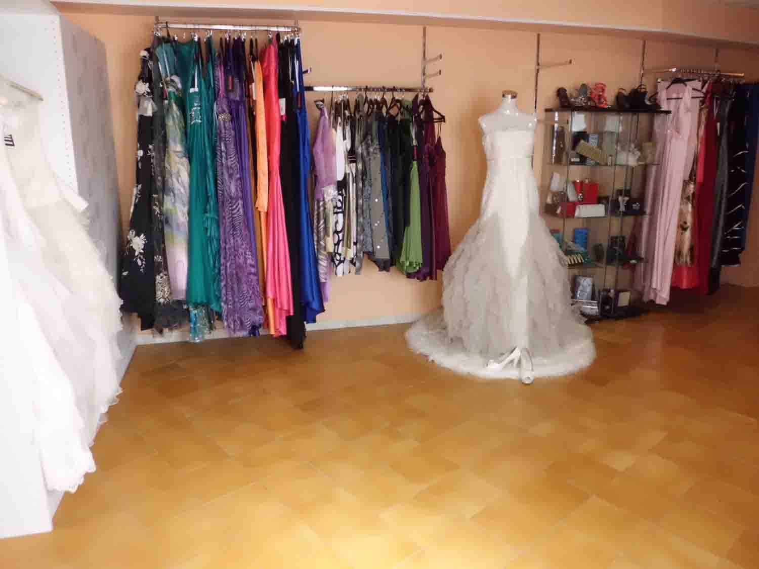 Ilussiona, vestidos de novia y fiesta