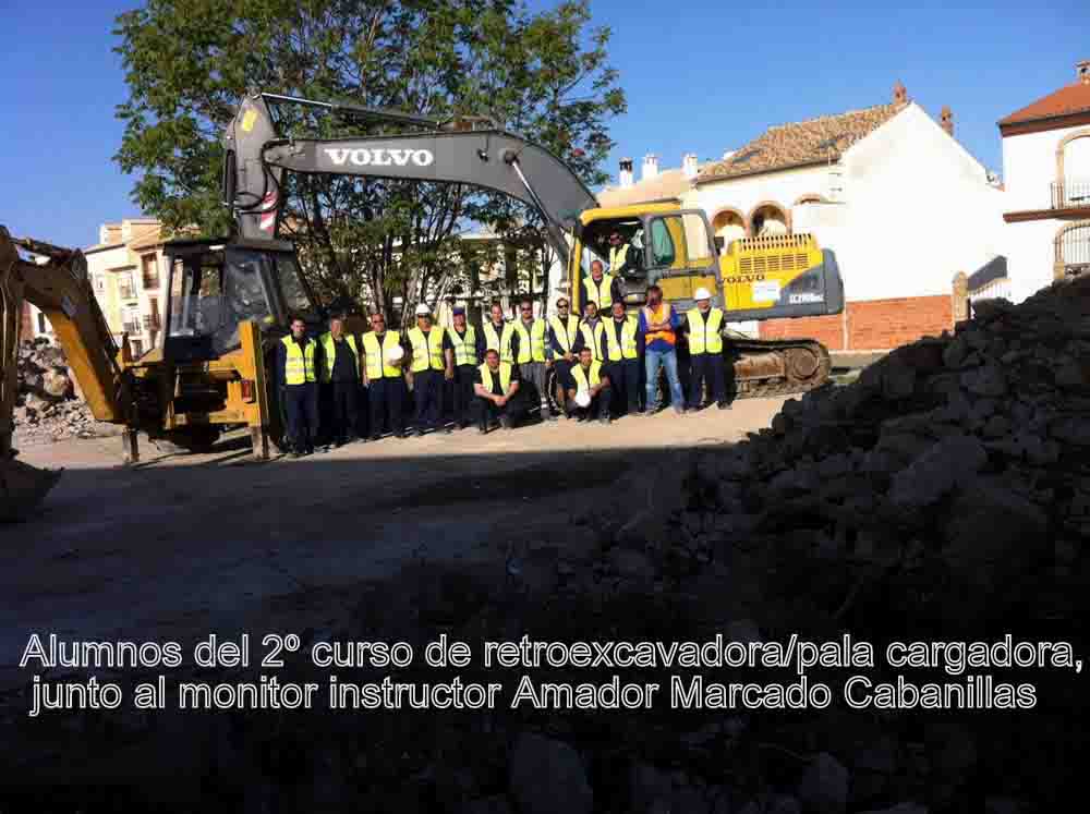  Alumnos del 2 curso de retroexcavadora/pala cargado