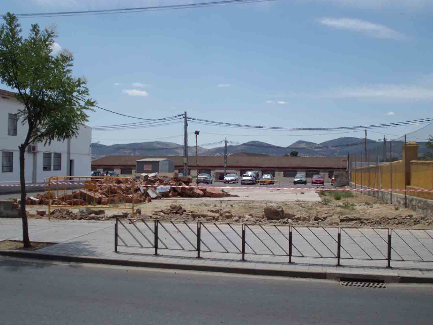 Demuelen los restos del antiguo edificio de UGT
