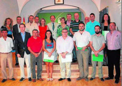 Daz Trillo y Rey, rodeados de los alcaldes de los municipios implicados en el programa