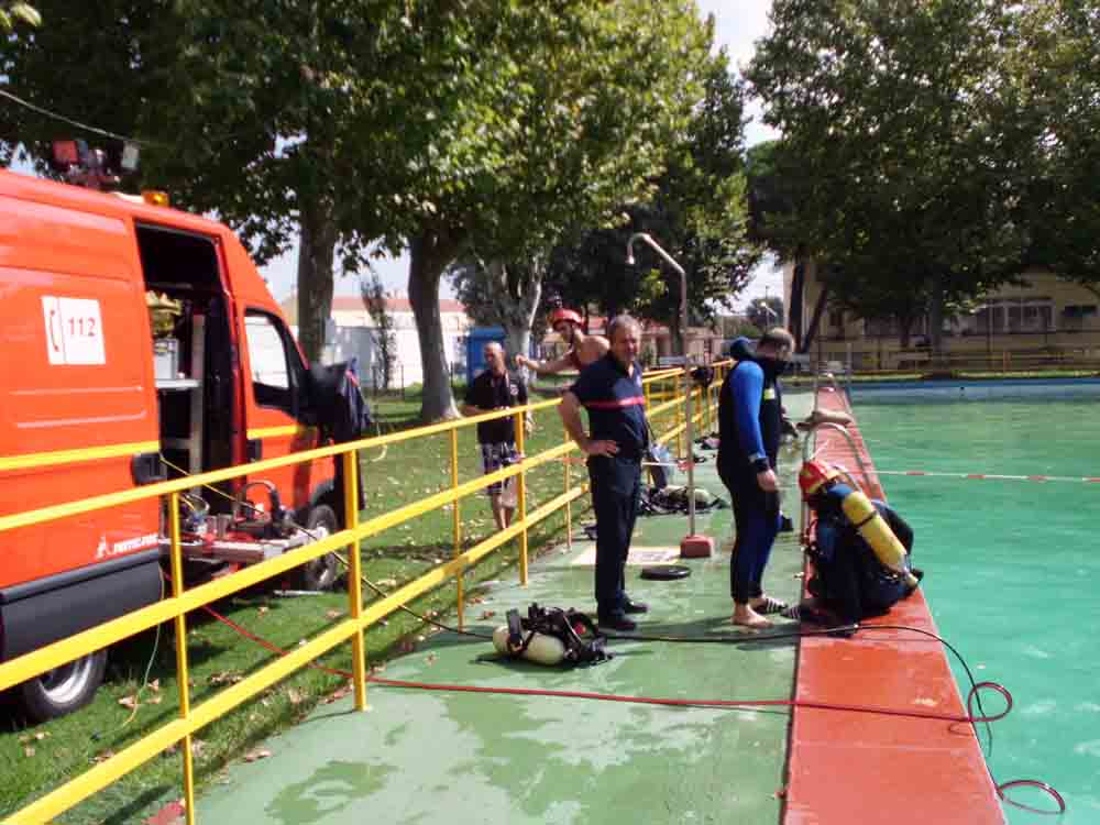 Ejercicio de rescate en un medio acutico