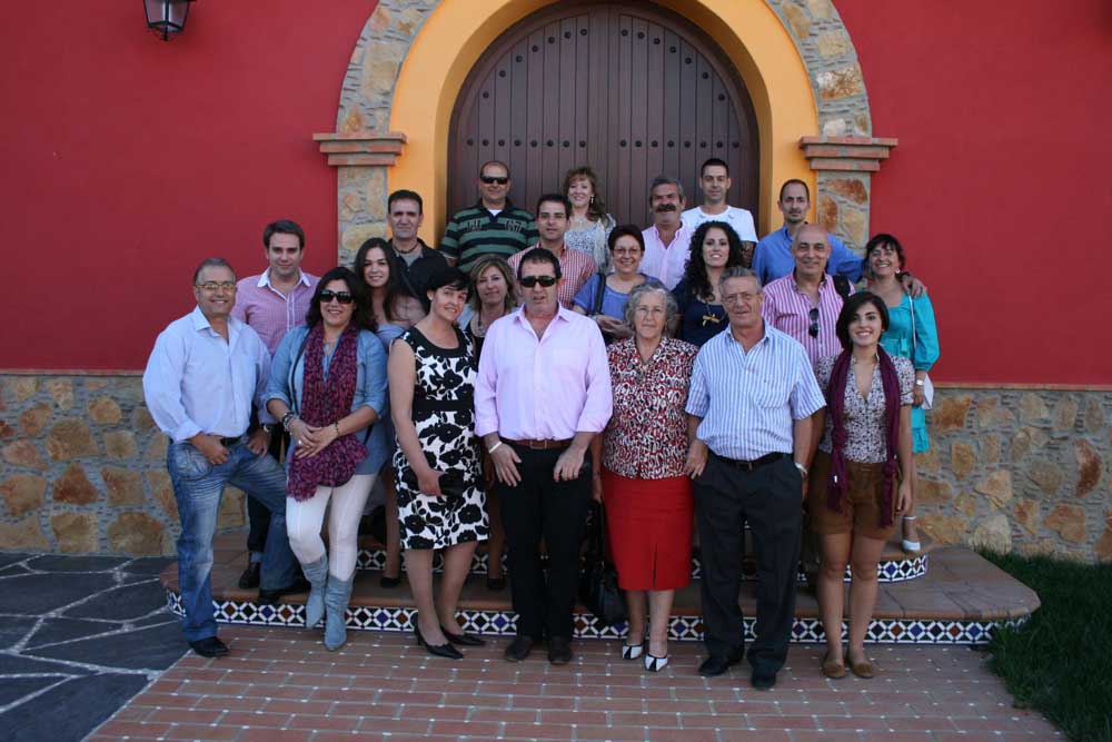 elPeridico esta formado por `Esplndidas almas de nuestra Comarca`