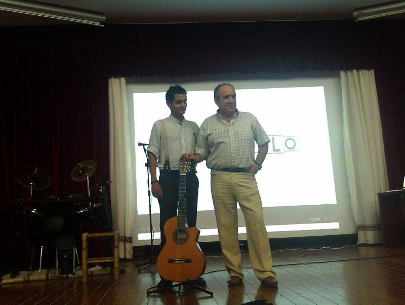 Aldo Narejos acompaado de Alejandro Lpez Andrada