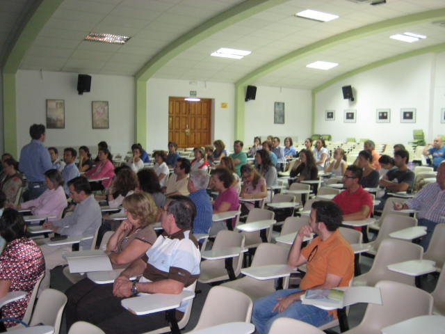 Tirso Maldonado dirigi�ndose a los asistentes