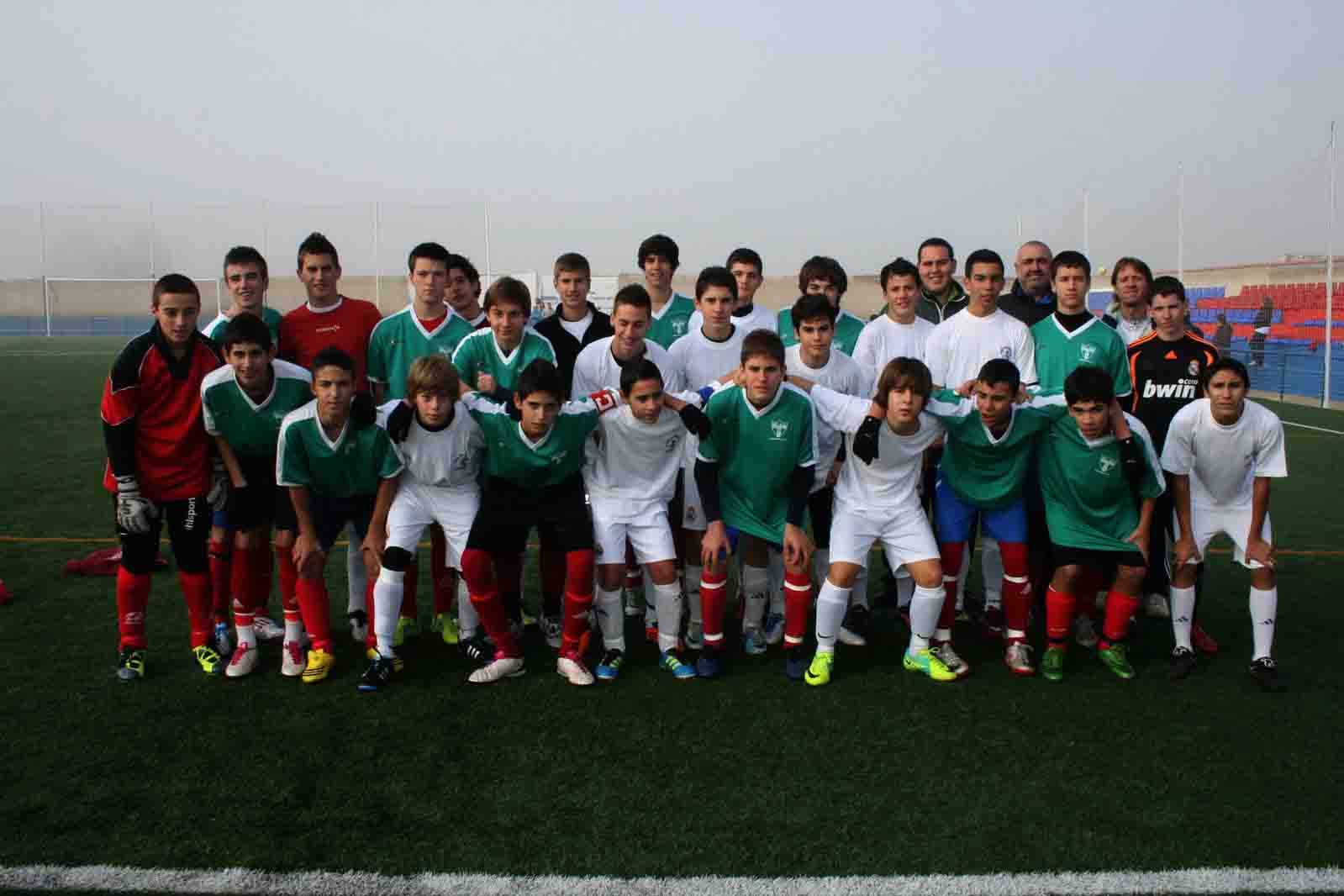 Encuentro de pe�as locales del Real Madrid y Barcelona