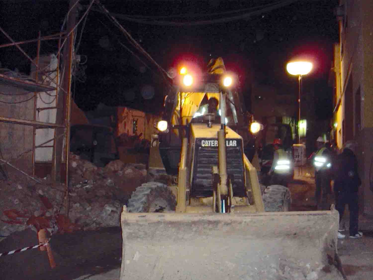 Una m�quina se hunde en el s�tano de  una vivienda