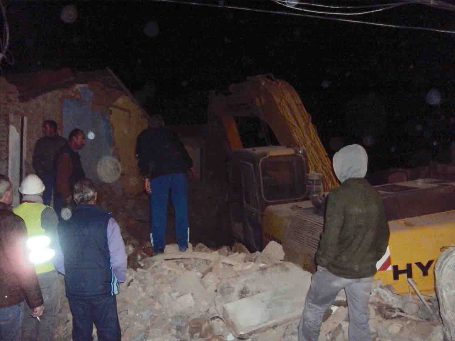 Una m�quina se hunde en el s�tano de  una vivienda