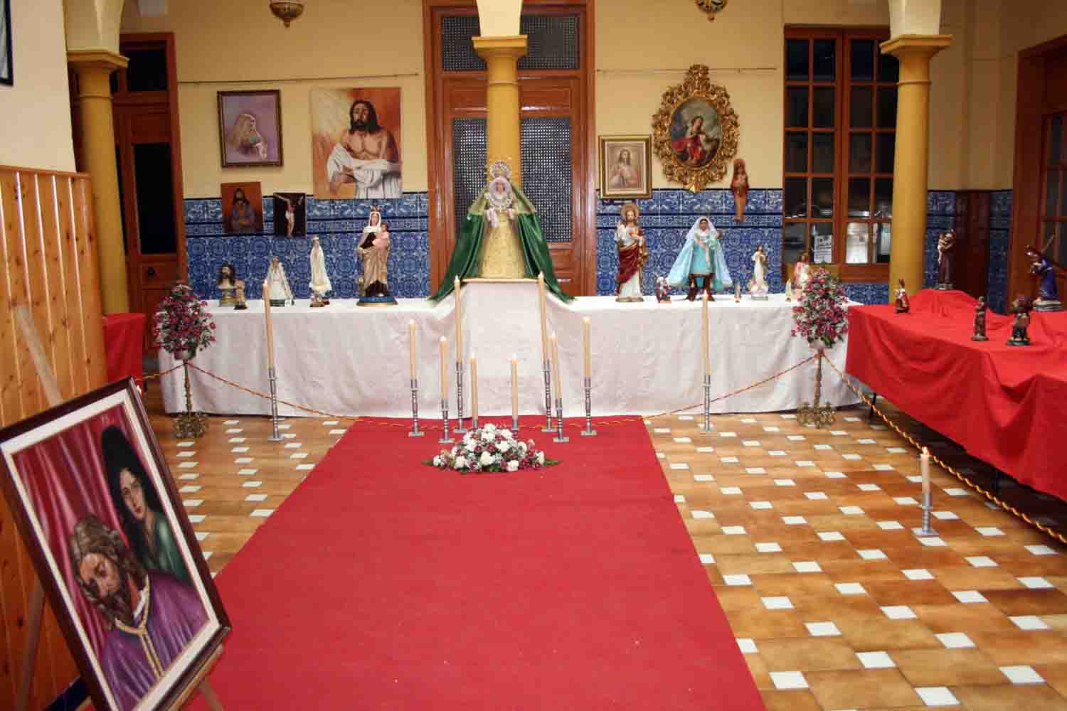 Exposici�n de figuras cofrades 