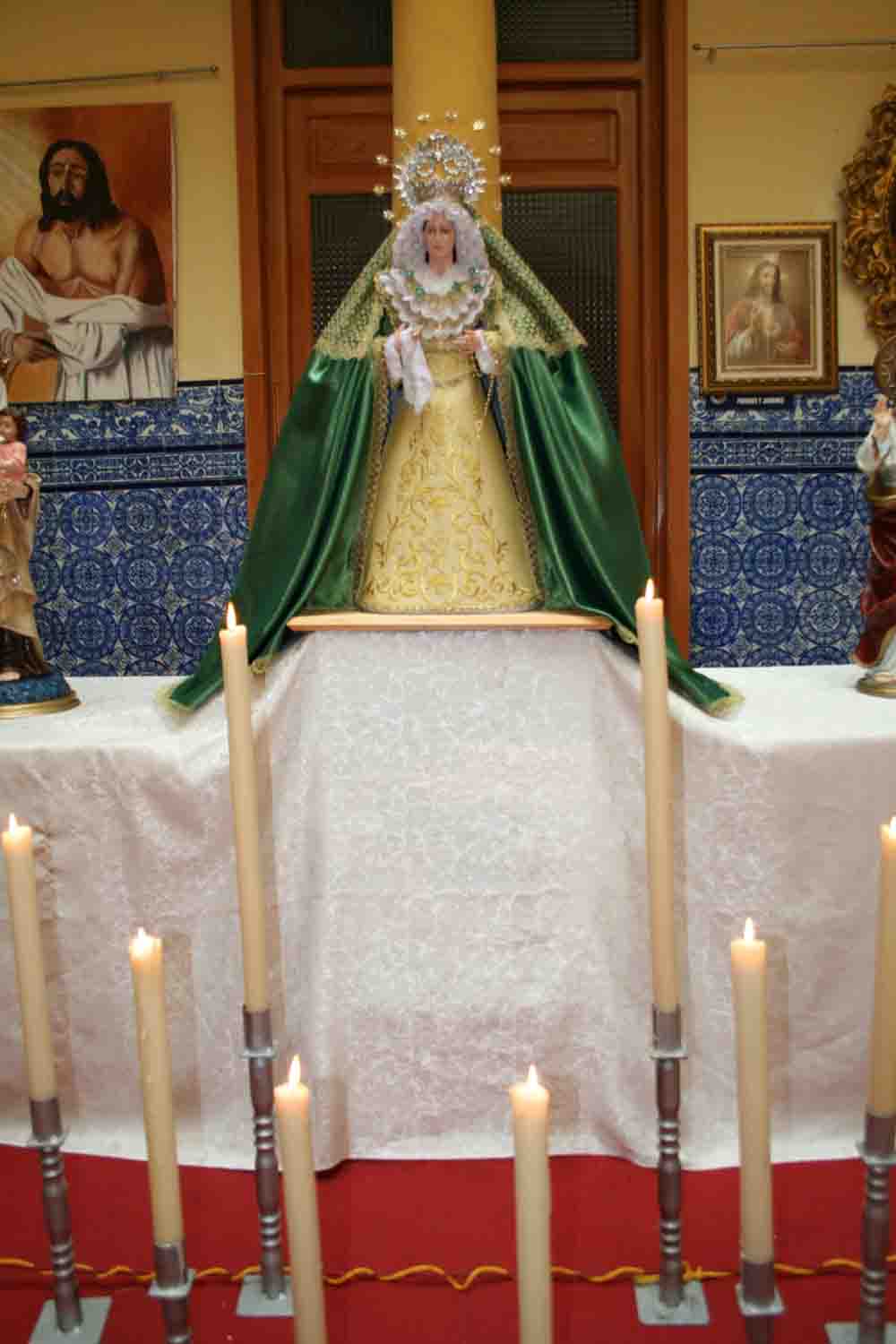 Exposici�n de figuras cofrades 