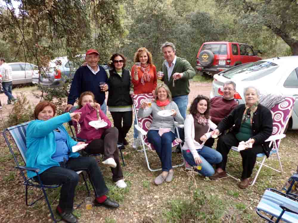 Estas familias posan para Infoguadiato desde la romer�a