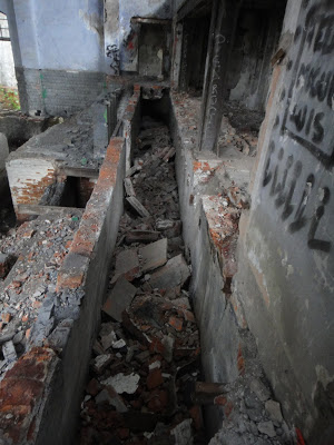 El �rea de mandos de la Central T�rmica reducida a escombros 