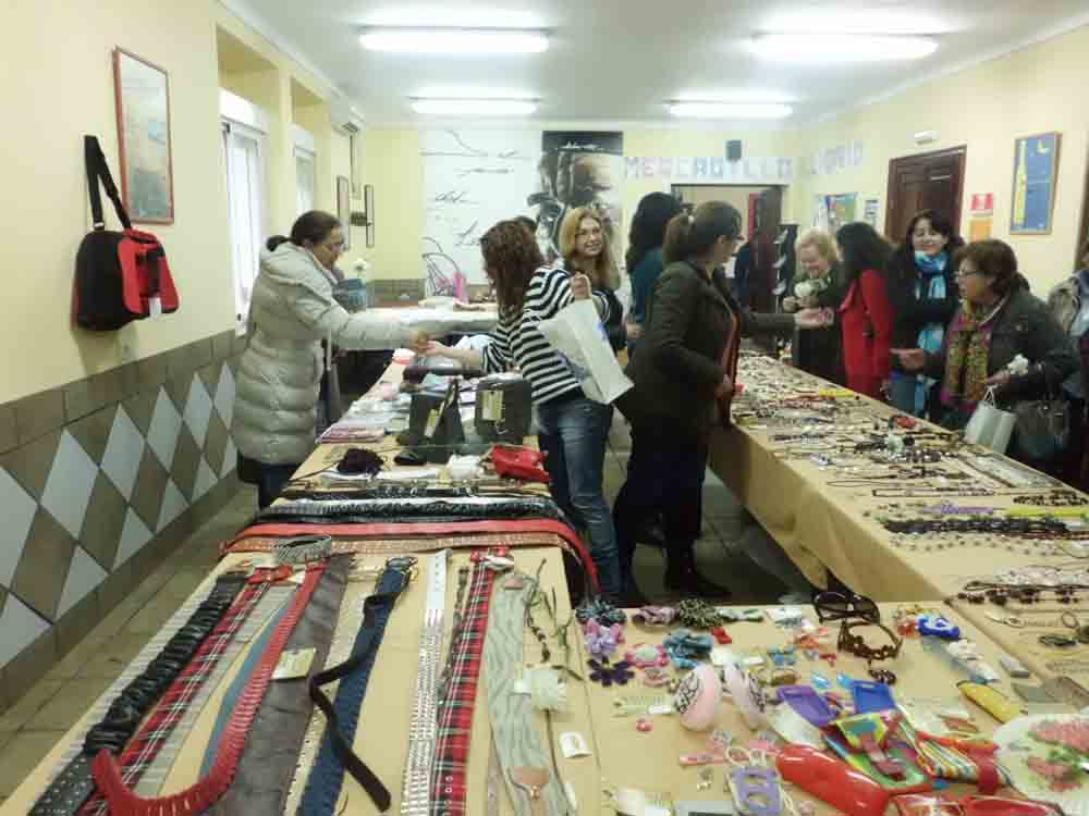 Primer mercadillo solidario en Pe�arroya