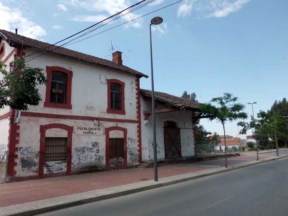 Antiguo edificio de la estaci�n de la Estrecha
