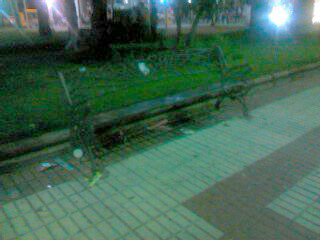 C�scaras de pipas y bolsas de chucher�as