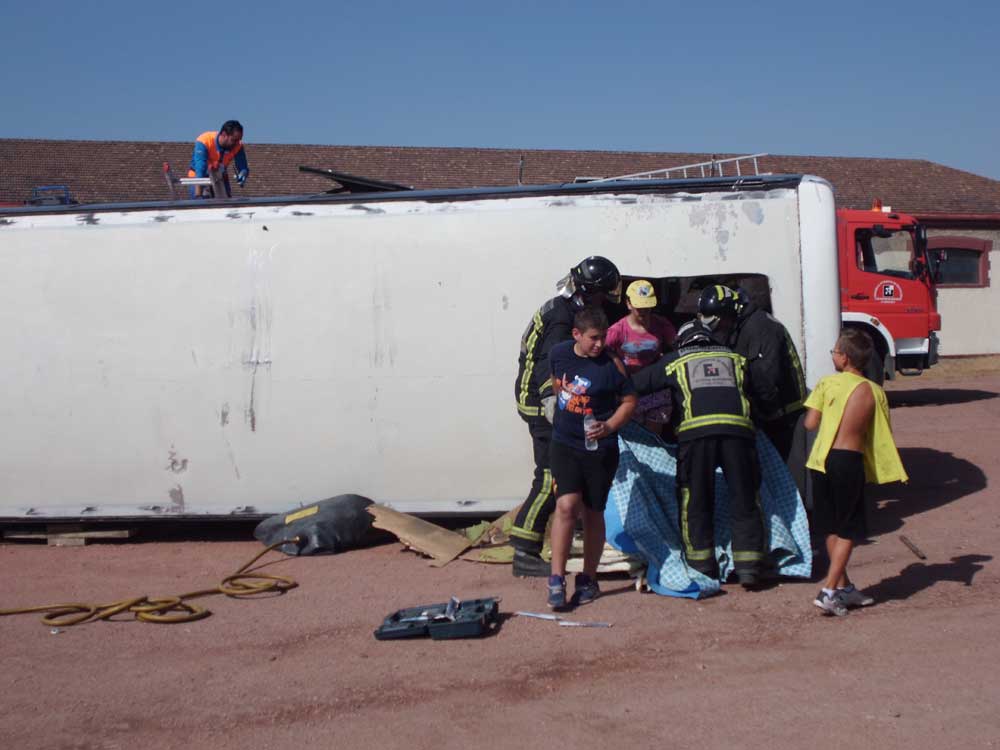 �xito del simulacro de accidente en Pe�arroya 