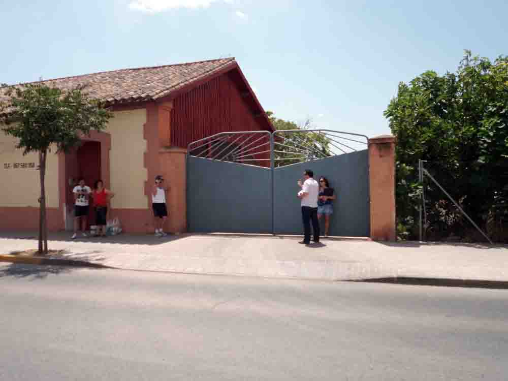 Los usuarios esperando a recuperar sus veh�culos