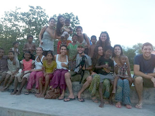 Olga Rodr�guez ayudando a los m�s necesitados en la India.